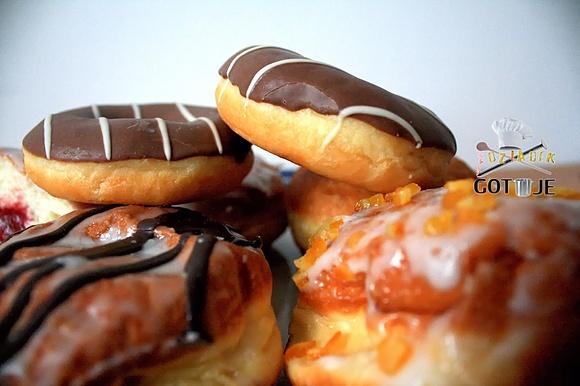 Tłusty czwartek a pączki i chrust - tradycyjne wypieki