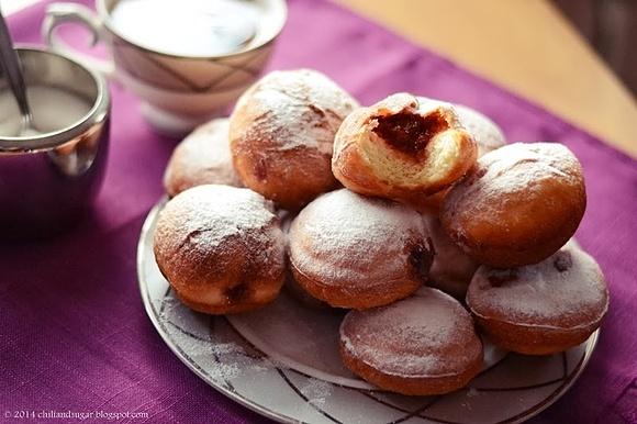 Pączki z konfiturą różaną