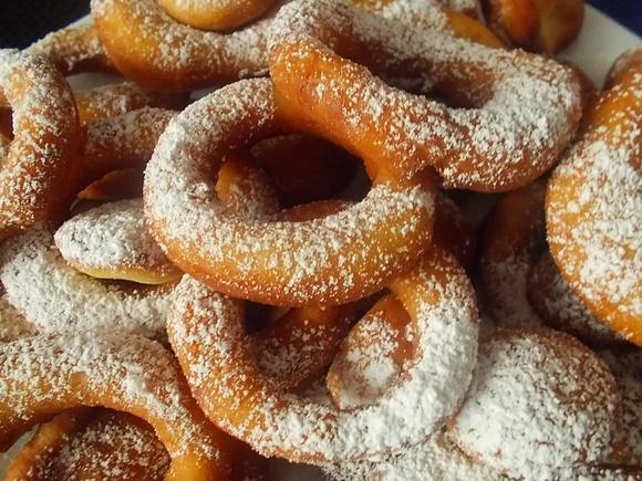 Oponki na tłusty czwartek - łatwe i szybkie pączki