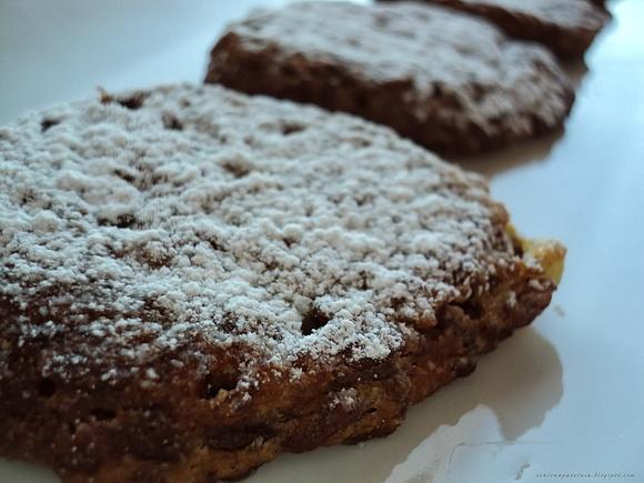 Bananowe placuszki z czerwonym ryżem na śniadanie