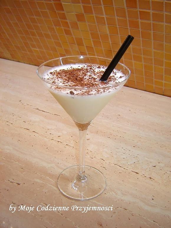 Coconut blast – Kokosowo-śmietankowy drink z rumem i likierem Malibu