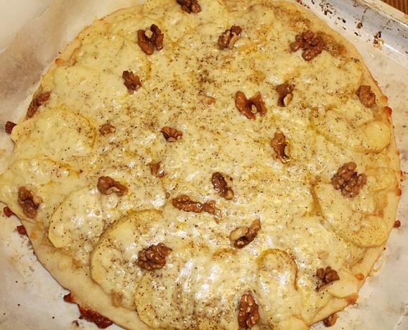 Tydzień włoski - pizza z jabłkiem, orzechami i brandy