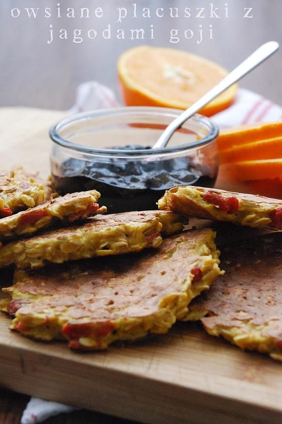 Owsiane placuszki z jagodami goji