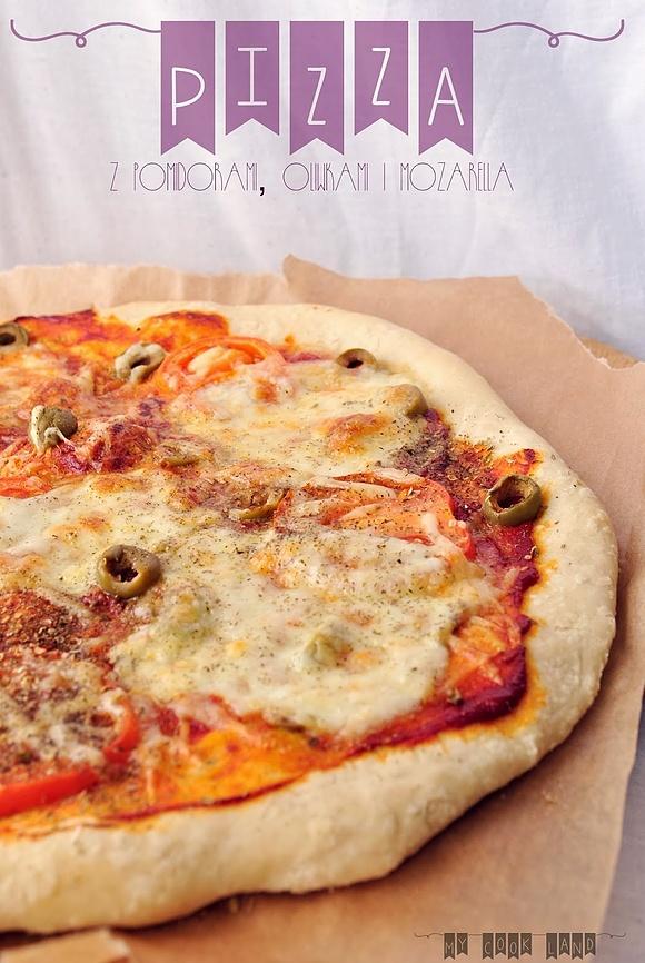 Pizza a'la neopolitańska z oliwkami