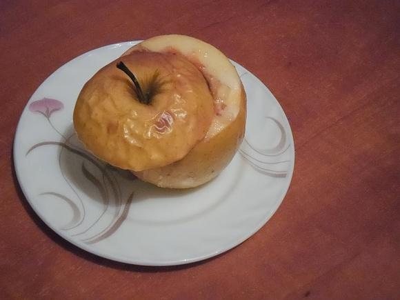 Pieczone jabłko z dżemem