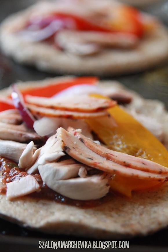 Mini pizzerniki z warzywami na bazie pszenno-razowej mąki