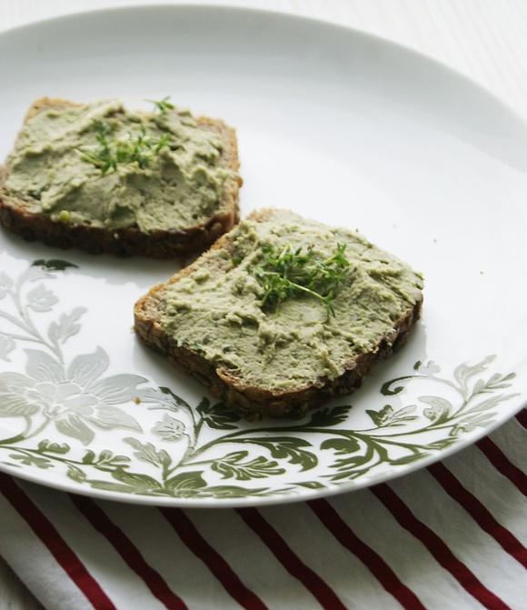 Pasta kanapkowa z bobu przepis na zdravą przekąskę