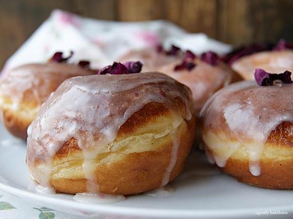 Pączki z różanym nadzieniem