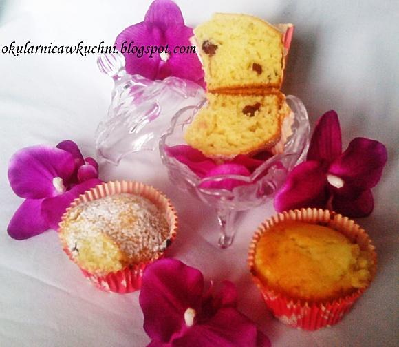 Muffinki z żurawiną i migdałami