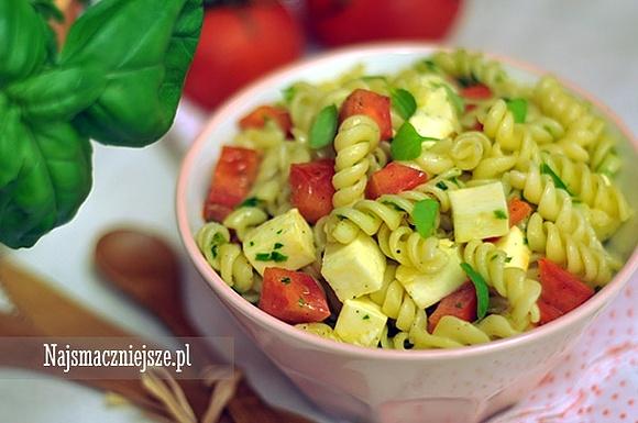 Makaron z pomidorami i mozzarellą