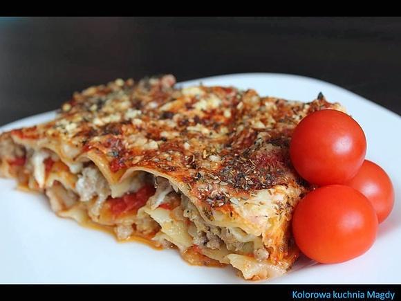 Lasagne - włoska zapiekanka z mięsem i sosem pomidorowym