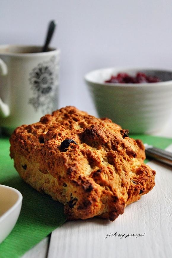 Scones z rodzynkami