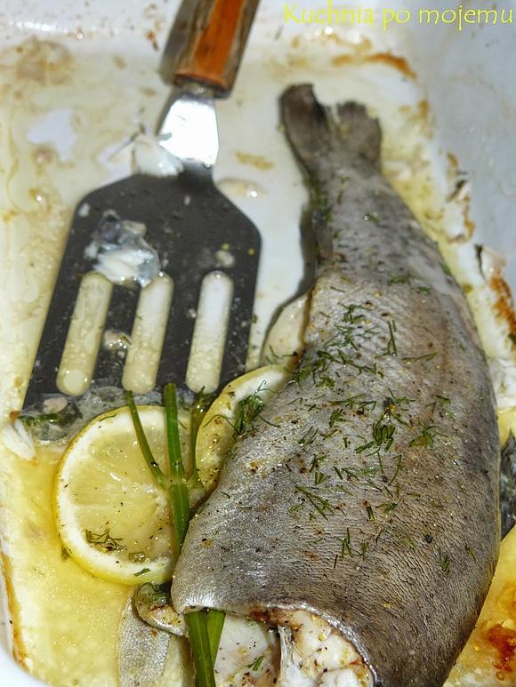 Pstrąg z pieca w koprze i cytrynie