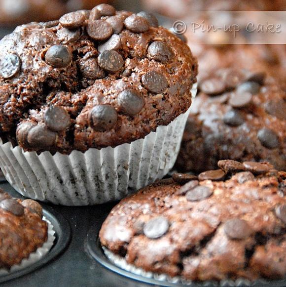 Czekoladowe muffiny z czekoladowymi groszkami