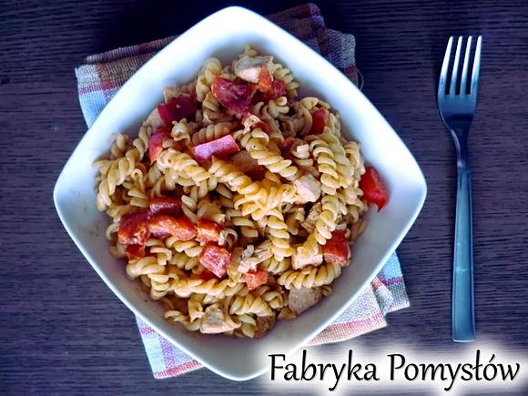 Makaron w sosie paprykowym