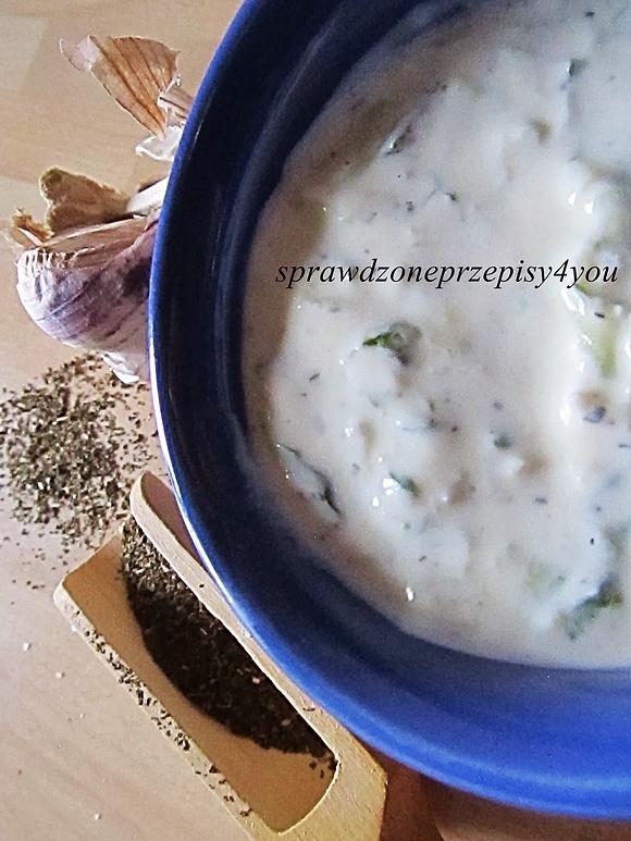 Grecki sos czosnkowy tzatziki