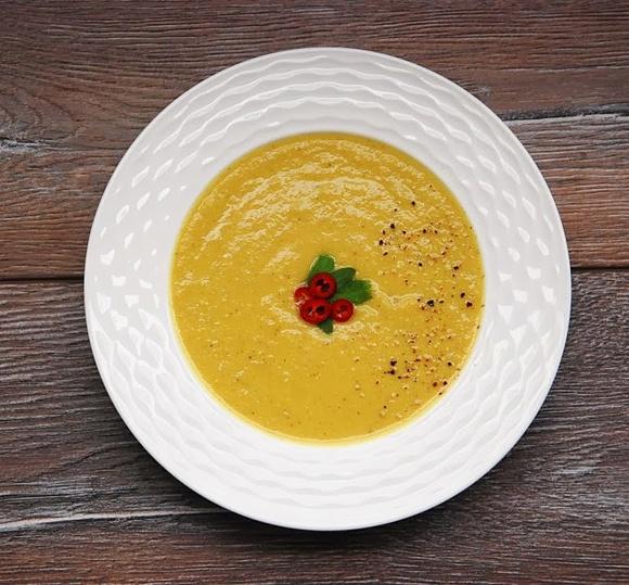 Zupa z kalafiora i mleczka kokosowego
