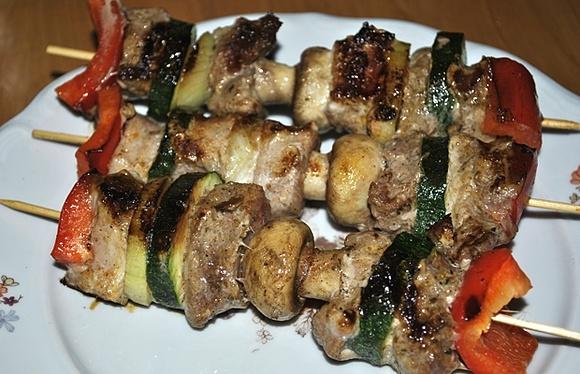 Szaszłyki z karkówki i warzyw na grill