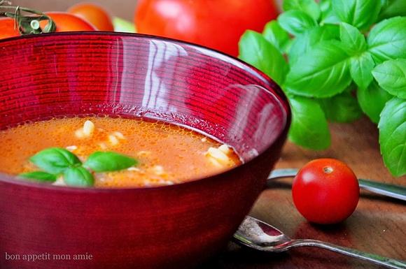 Jak u mamy zupa pomidorowa - przepis na klasyczną polską zupę
