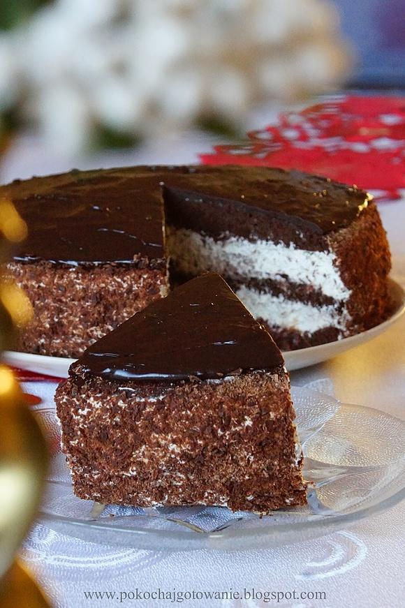 Tort czekoladowo-kawowy z powidłami