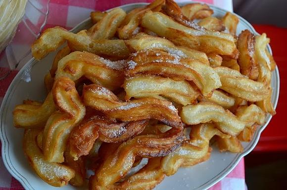 Obiadki czapkowe z naleśnikami tortilla fasolą i churros