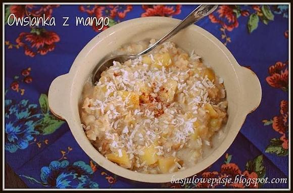 Owsianka z mango i mleczkiem kokosowym na śniadanie