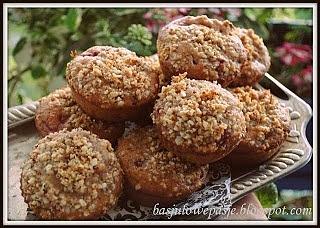 Muffinki z truskawkami i migdałową kruszonką
