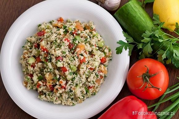 Tabbouleh - tradycyjna sałatka arabska z kuskusem i warzywami
