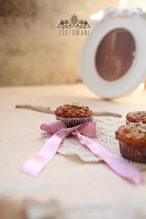 Muffinki jabłkowe z płatkami owsianymi i miodem