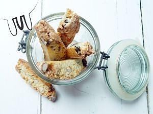 Cantucci - włoskie chrupiące ciasteczka z migdałami