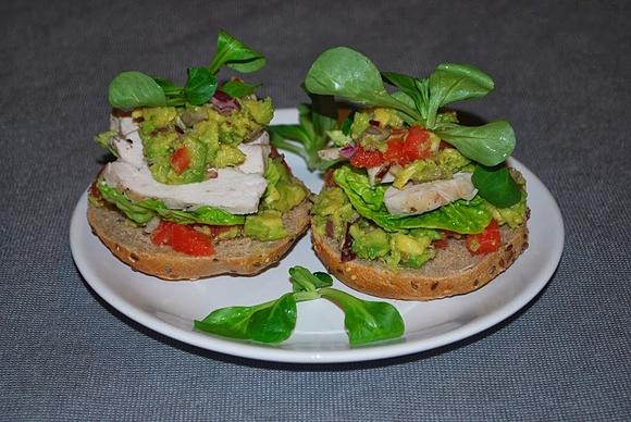 Kanapka z kurczakiem i guacamole