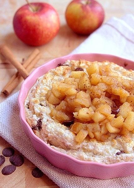 Pieczona quinoa owsianka z karmelizowanymi jabłkami