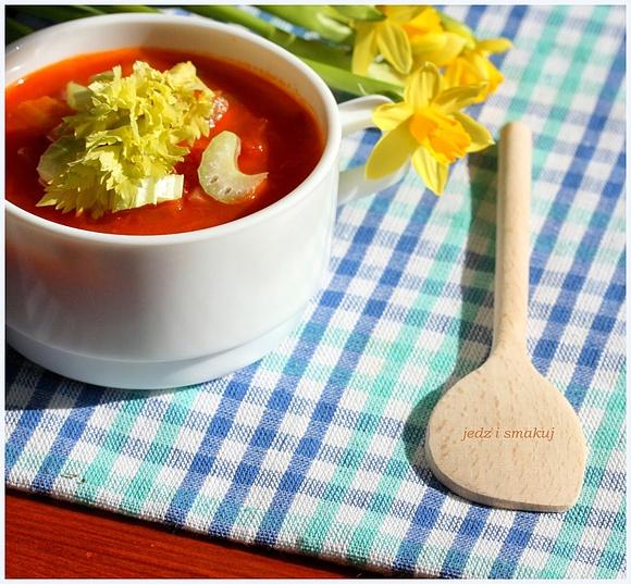 Zupa pomidorowa z imbirem i selerem naciowym