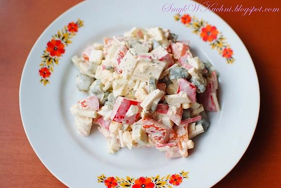 Sałatka z surimi paluszki o smaku krabowym