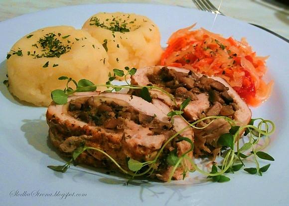 Rolada z kurczaka z pieczarkami