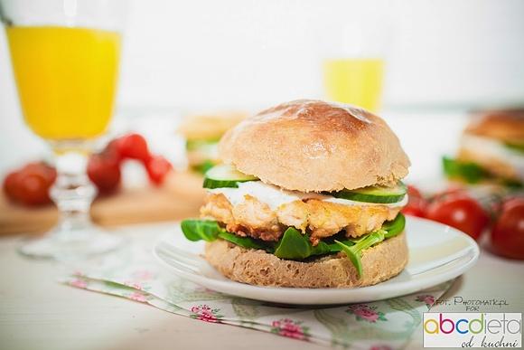 Burgery z łososia na zdrowych bułeczkach orkiszowych