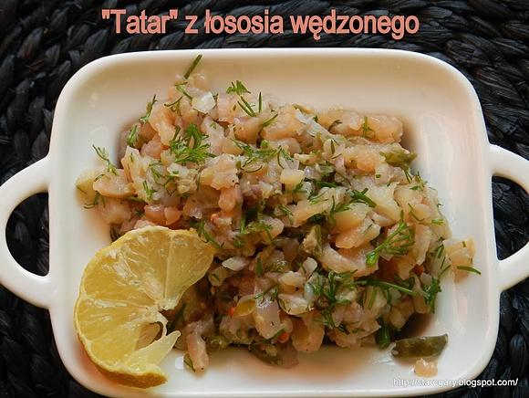 Tatar z łososia wędzonego na chrupiącej grzance