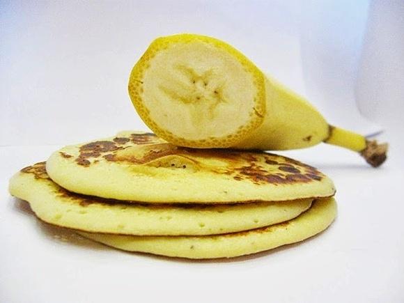 Bananowe placuszki proteinowe na śniadanie