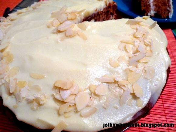 Ciasto marchewkowe z orzechami i mascarpone