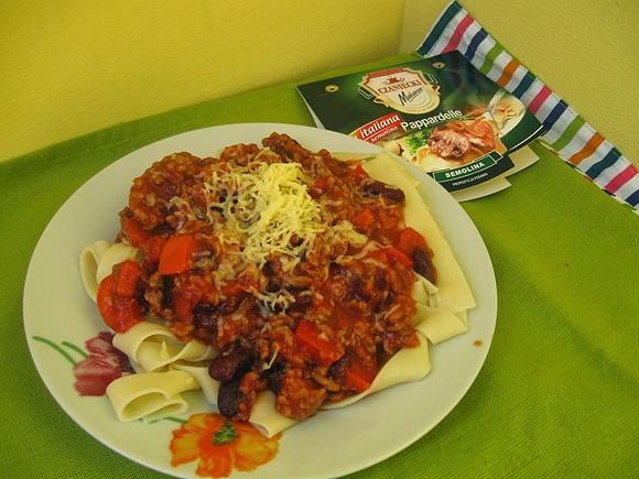 Pappardelle z mielonym, czerwoną fasolką i papryką