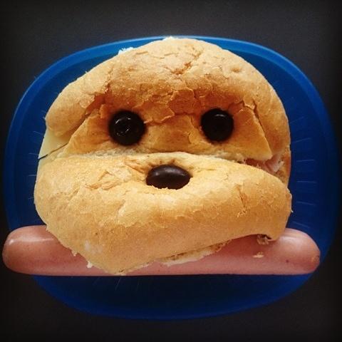 Hot dog z serem i masełkiem dla dzieci