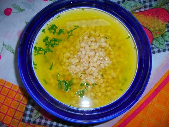 Zupa czosnkowa z kaszą pęczak