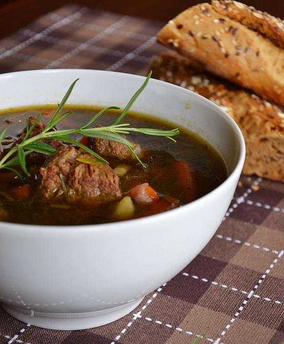 Gulasz irlandzki z mięsem i warzywami