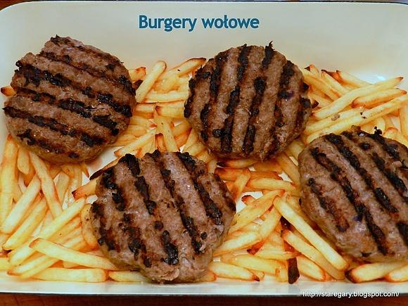 Burgery wołowe z ostrym sosem pomidorowym
