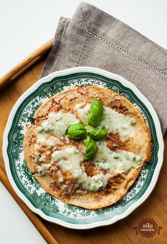 Omlet z gorgonzolą i suszonymi pomidorami
