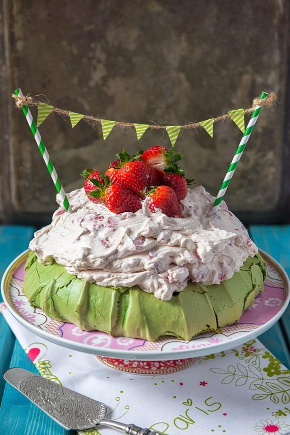 Zielona pavlova na dzień św. patryka.