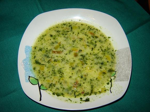 Zupa zielona ze szpinakiem, porem i miętą