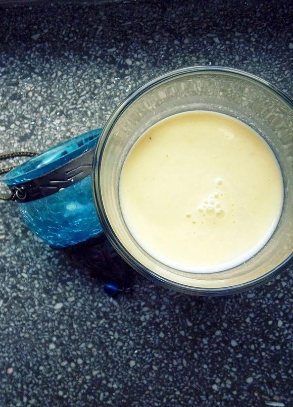 Mango lassi z kardamonem - orzeźwiający napój indyjski