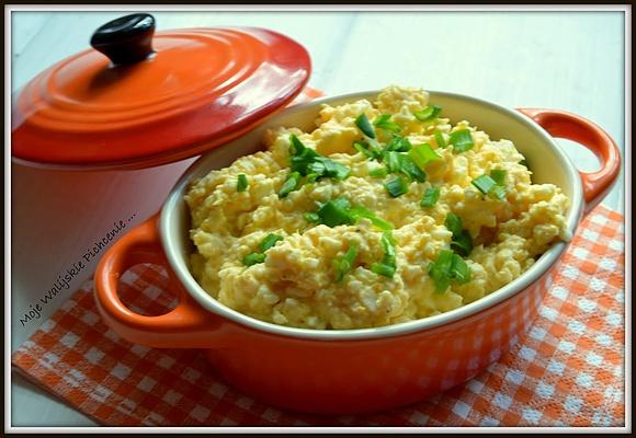 Pochrzaniona pasta jajeczna