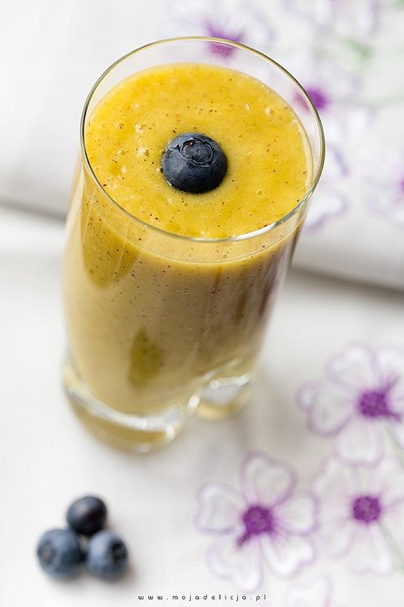 Smoothie z banana kiwi i pomarańczy